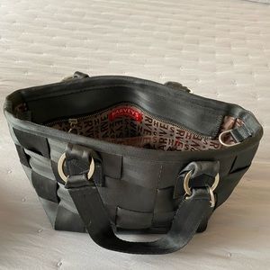 Harvey’s Seatbelt Bag